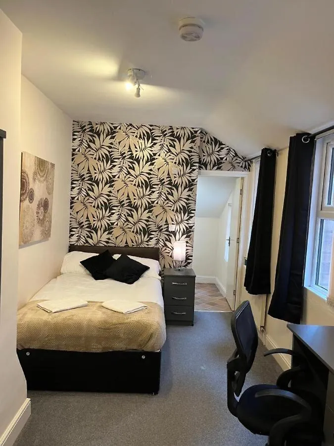 Long Stay En-Suite Room مدليسبره
