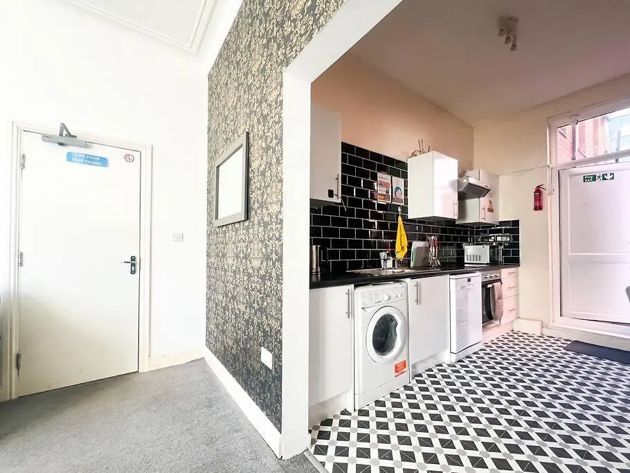 بيت ضيافة Long Stay En-Suite Room مدليسبره